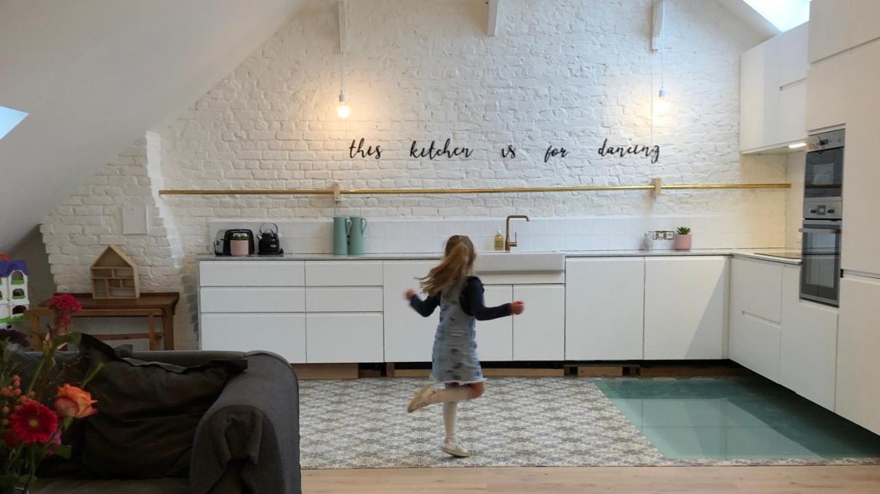 Appartamento Lichtrijke Loft Bij Restaurant Den Olifant Ypres Esterno foto